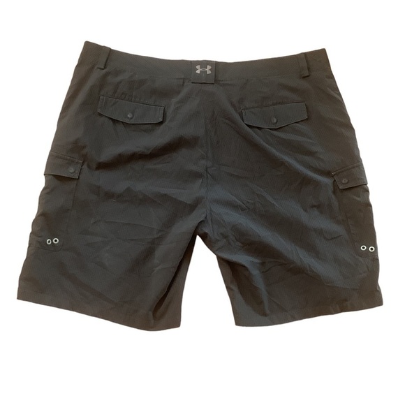 Under Armour Hybrid Black Cargo Shorts Size 42 - Picture 2 of 6